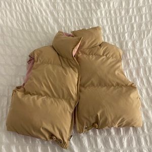 Reversible beige/pink cropped puffer vest
